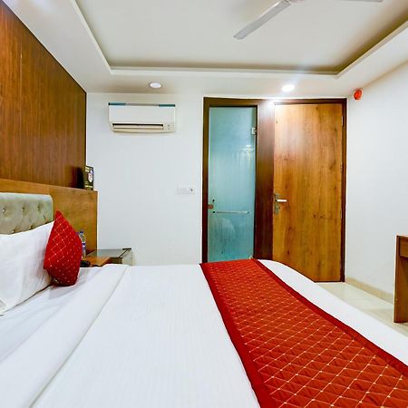 Hotel Grand Qubic Near Delhi Airport Új-Delhi Kültér fotó