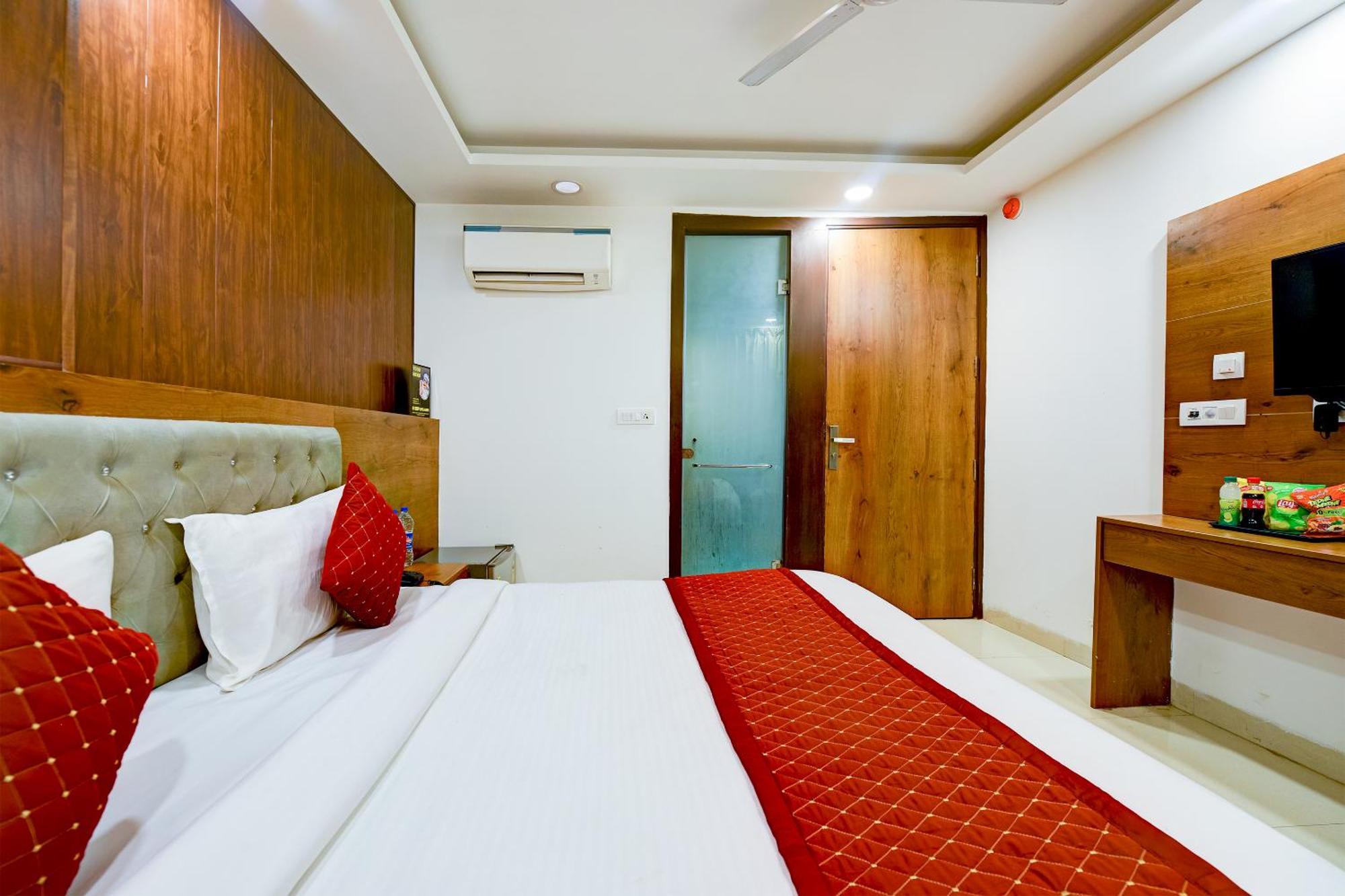 Hotel Grand Qubic Near Delhi Airport Új-Delhi Kültér fotó