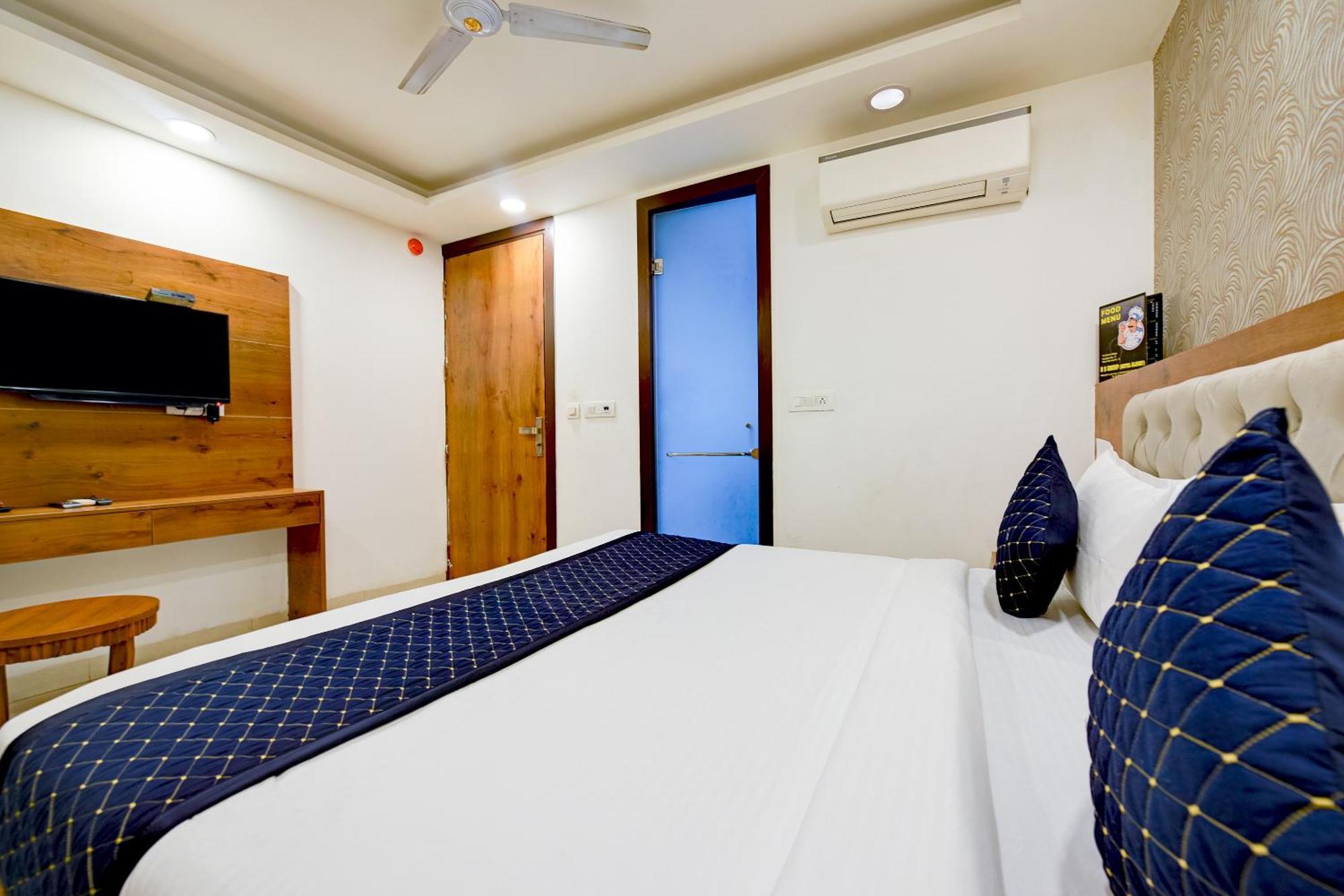 Hotel Grand Qubic Near Delhi Airport Új-Delhi Kültér fotó