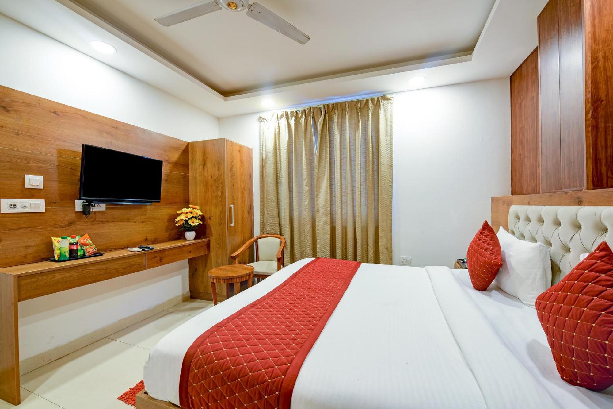 Hotel Grand Qubic Near Delhi Airport Új-Delhi Kültér fotó