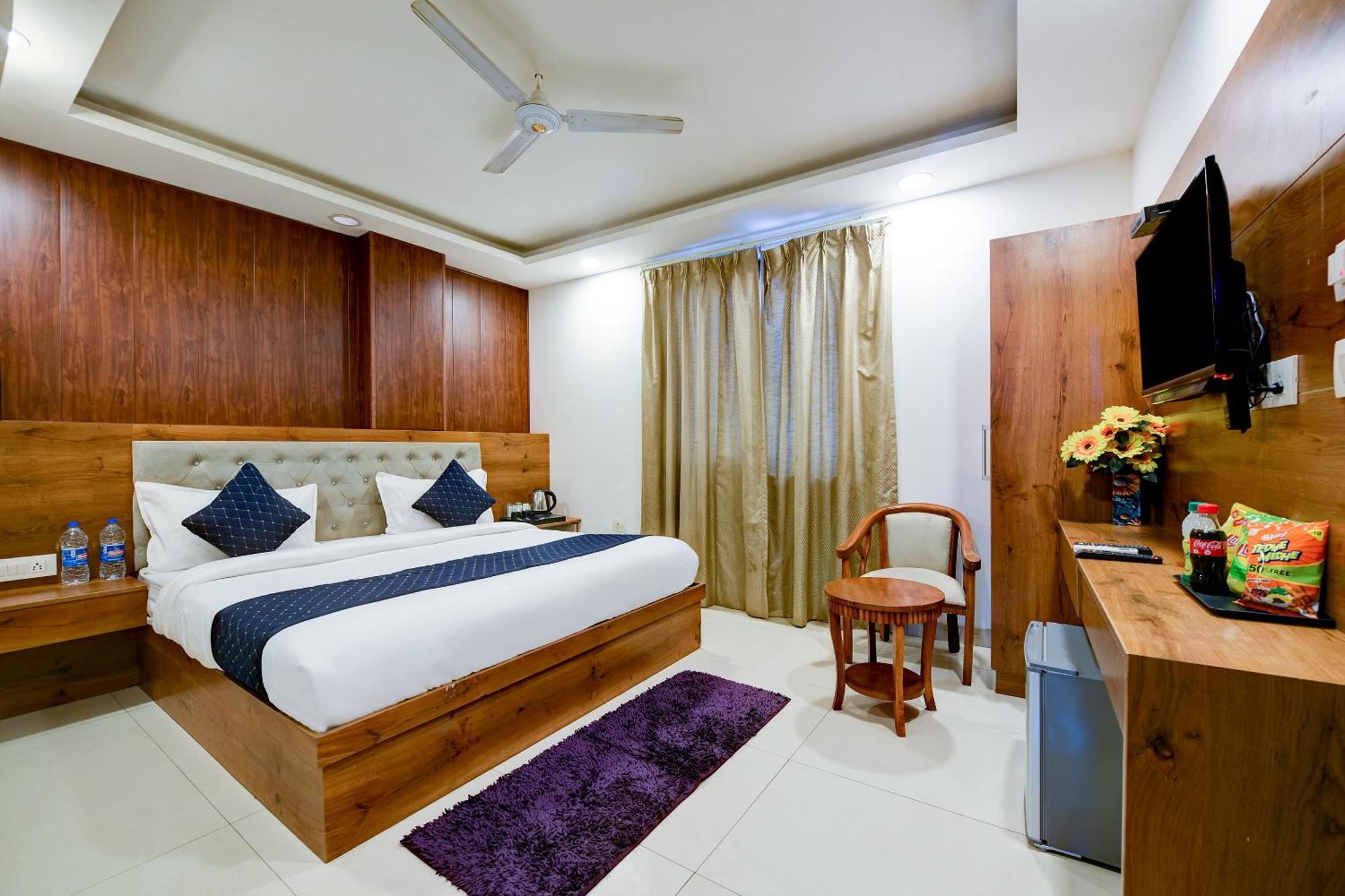 Hotel Grand Qubic Near Delhi Airport Új-Delhi Kültér fotó
