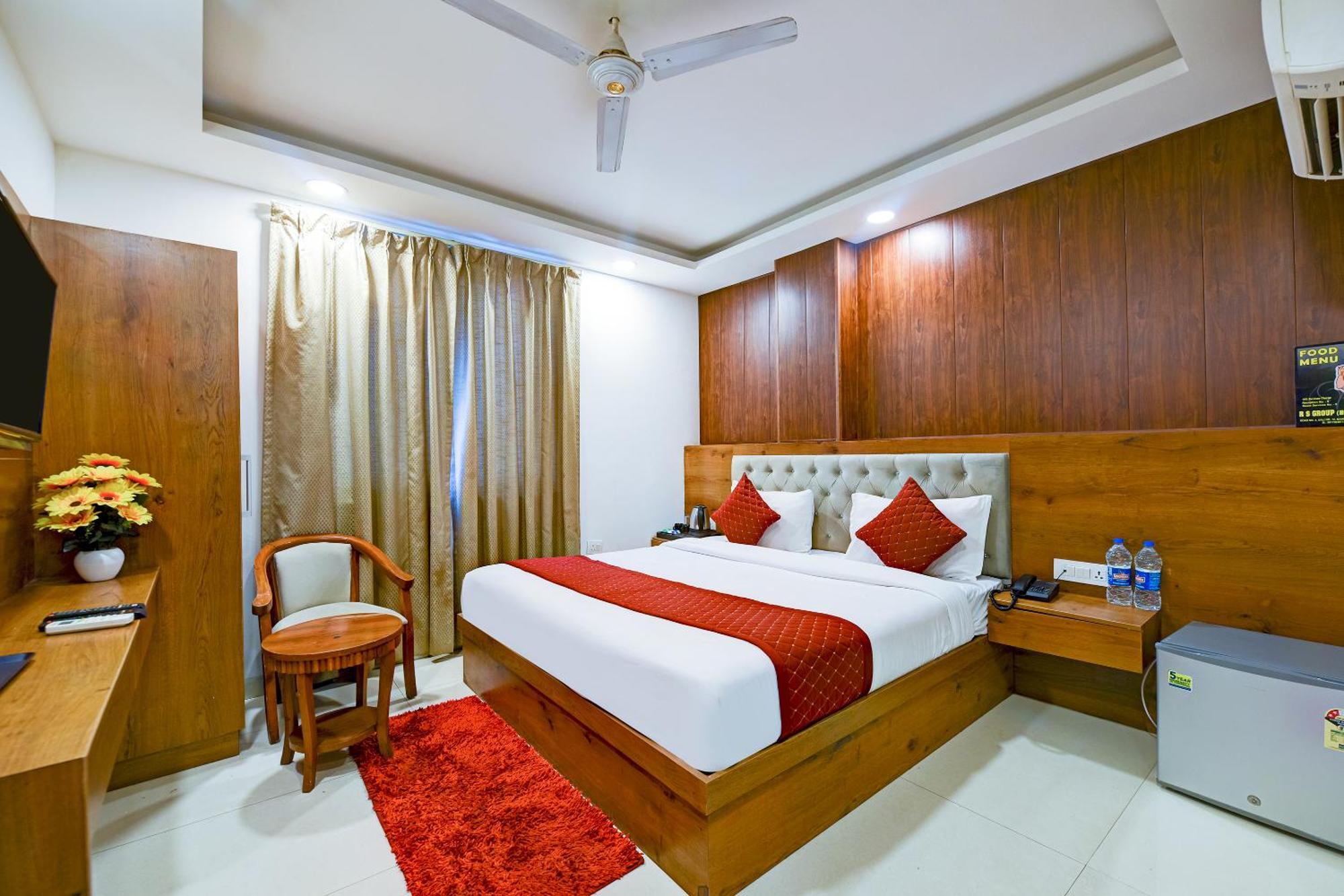 Hotel Grand Qubic Near Delhi Airport Új-Delhi Kültér fotó