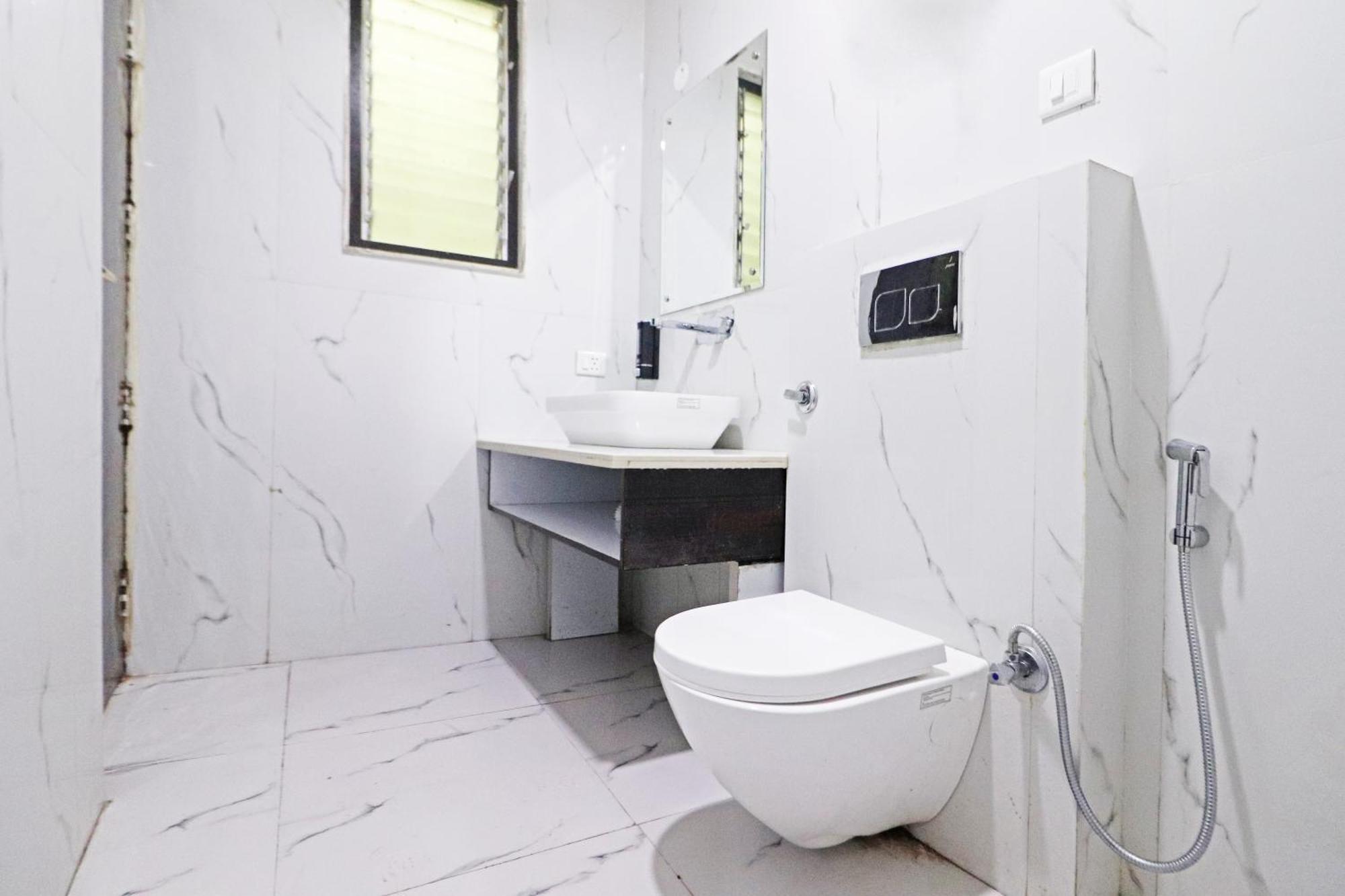 Hotel Grand Qubic Near Delhi Airport Új-Delhi Kültér fotó