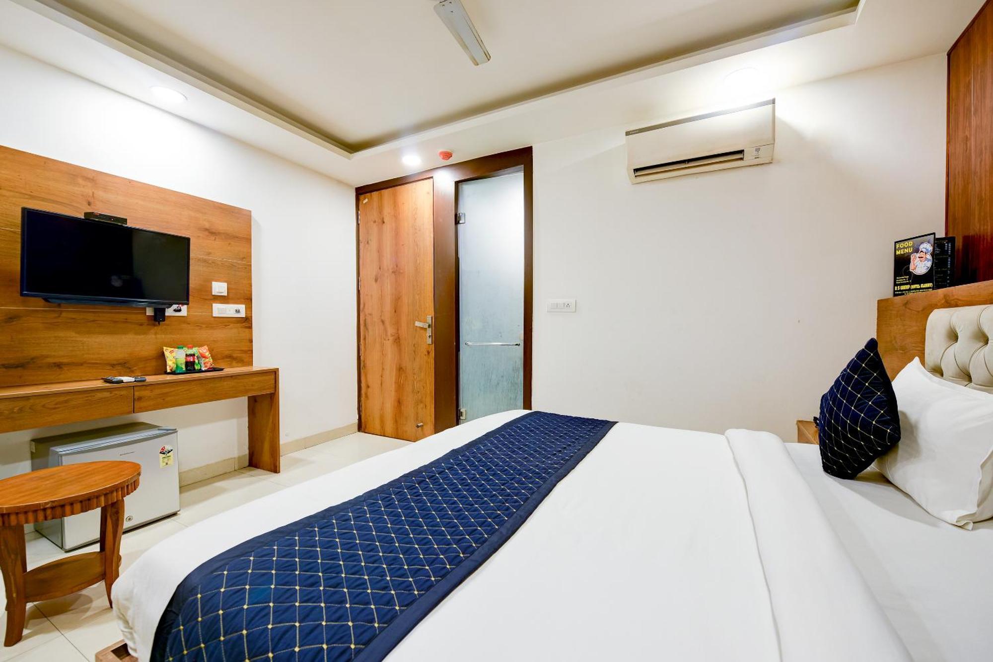 Hotel Grand Qubic Near Delhi Airport Új-Delhi Kültér fotó