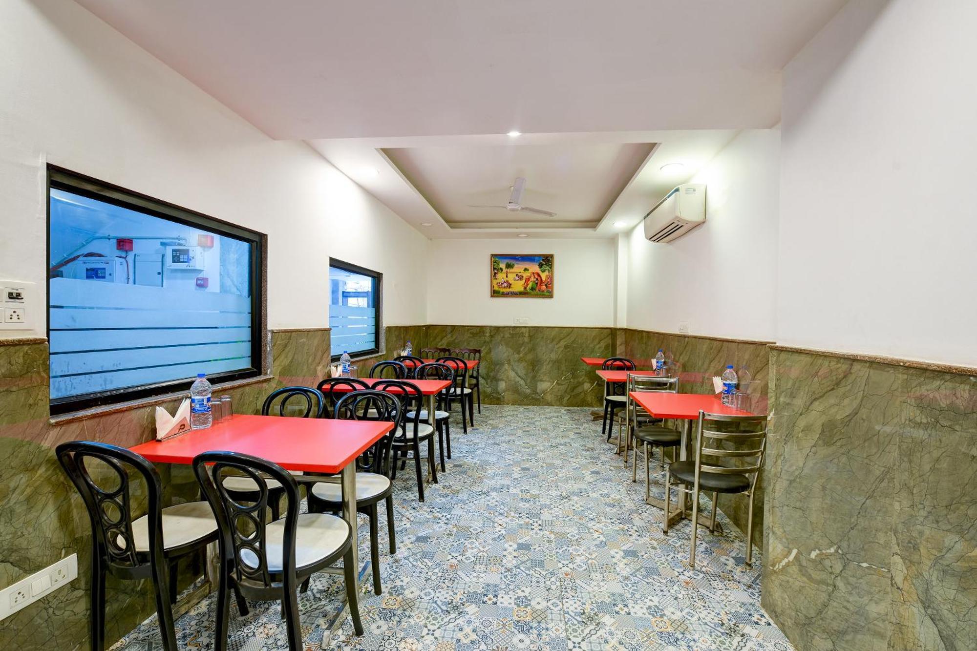 Hotel Grand Qubic Near Delhi Airport Új-Delhi Kültér fotó